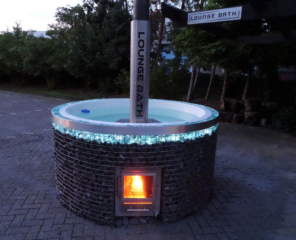 Houtgestookte hottub design stones